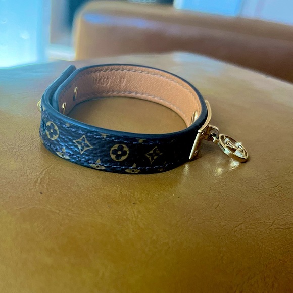 Authentic Louis Vuitton Logomania Bracelet LV Circle M4150 17. - Picture 3 of 4